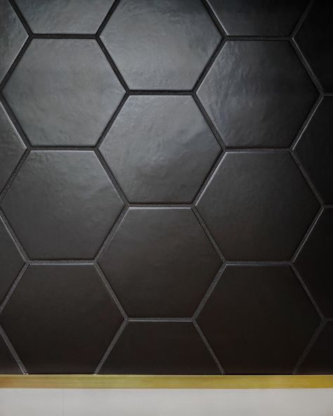 DIY midcentury modern black matte hexagon tile black grout bathroom floor tile. @midcenturyranchreno on Instagram: “Slowly chipping away at the danger potty. It’s been real tedious but let’s just talk about how happy this transition makes me. 🤩🤩🤩 . It’s…” Hexagon Tile Black Grout, Black Grout Bathroom, Black Hexagon Tile Kitchen, Hexagon Tile Kitchen Floor, Black Hexagon Tile Bathroom, Hexagon Tile Kitchen, Hexagon Tile Bathroom Floor, Diy Midcentury, Hexagon Tile Bathroom