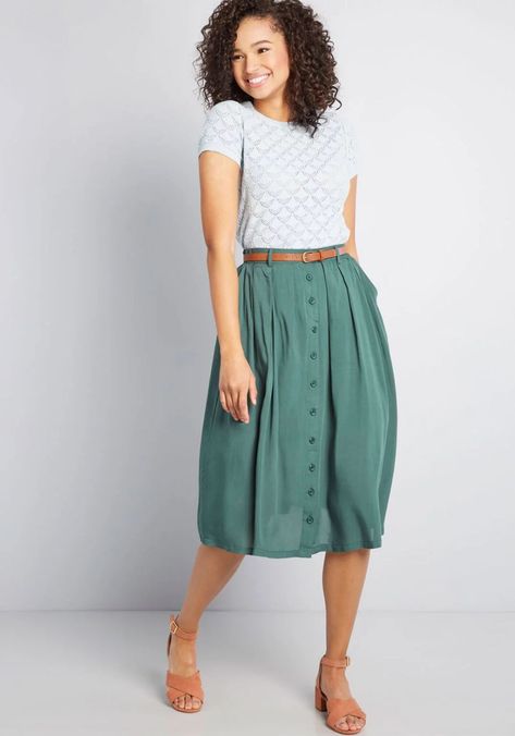 ecd62de20ea67e1c2d933d311b08178adesc49760440ri Rock Outfit, Green Skirt, Ladies Dress Design, Mode Inspiration, New Wardrobe, Modest Dresses, Outfits Casuales, Modest Outfits, Skirt Outfits