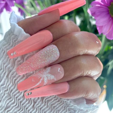 Orange Palm Tree Nails, Palm Tree Nails Design, Orange Nails With Palm Tree, Ombre Nails With Palm Trees, Sunset Palm Tree Nails, Coral Ombre Nails, Bright Nails With Palm Trees, Toes Ideas, Coral Ombre