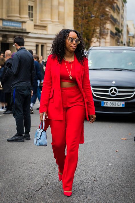 Shiona Turini              Image Source: STYLE DU MONDE Moda Do Momento, Mode Editorials, Monochromatic Fashion, Woman In Red, Neue Outfits, Popsugar Fashion, Power Suit, Street Fashion Photography, Winter Trends