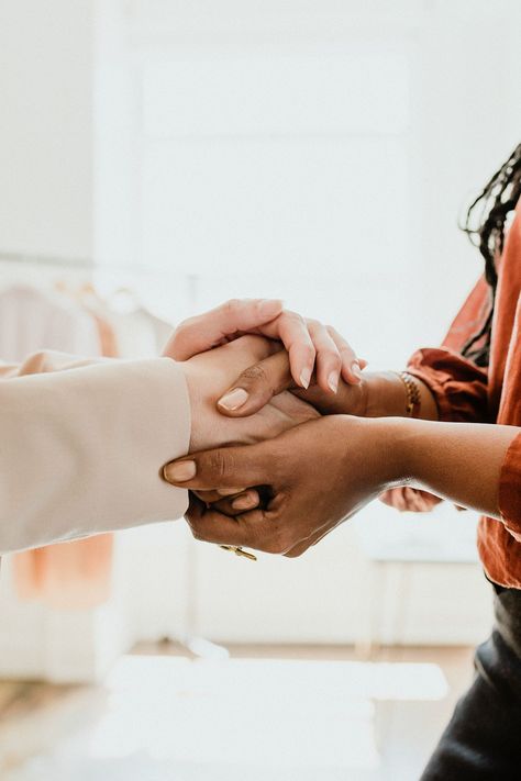 Shake Hand, Hand Shake, Friendship Photography, Shaking Hands, Hand Photography, Personal Branding Photoshoot, Idul Fitri, Shake Hands, Marca Personal