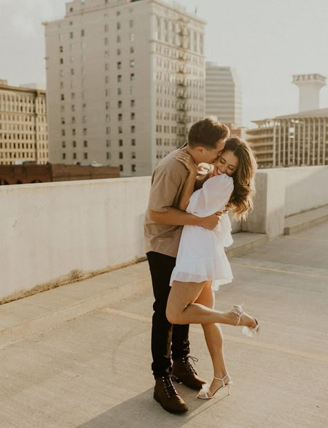 Heirloom Photos, Fair Date, City Engagement Pictures, Engagement Shoots Poses, Classy Engagement Photos, Rooftop Photoshoot, Urban Engagement Photos, Courthouse Wedding Photos, Engagement Photoshoot Ideas