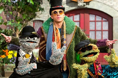 Watch Macklemore Parody 'Thrift Shop' on 'Sesame Street' Macklemore Thrift Shop, Dan Rather, Parody Videos, Dumpster Diving, Oscar The Grouch, Macklemore, Classroom Teacher, My Fair Lady, Brain Breaks