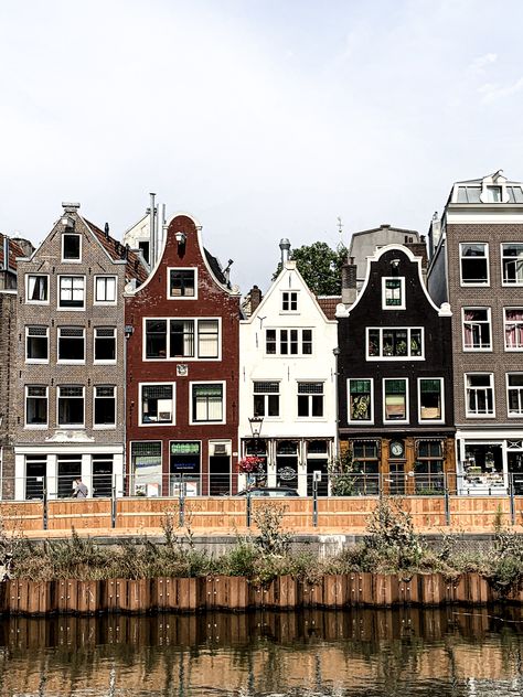 Amsterdam Houses Exterior, Amsterdam Houses Drawing, Netherlands House, Amsterdam Buildings, House Netherlands, Houses In Amsterdam, Canal House Amsterdam, Spite House, Amsterdam Architecture