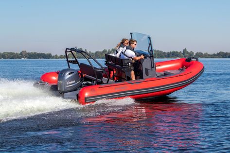 Zodiac Pro 5.5 - Zodiac Nautic - Inflatable and Rigid Inflatable Boats Platform Deck, Rigid Inflatable Boat, Inflatable Boats, Under Decks, Covered Decks, Power Boats, Motor Boats, Boats For Sale, High Performance