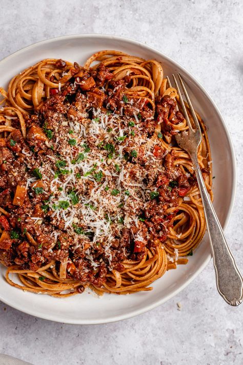 Vegan Lentil Bolognese, Vegan Bolognese Sauce, Bolognese Sauce Recipe, Lentil Bolognese, Vegan Bolognese, Italian Diet, Vegan Lentil, Vegan Parmesan Cheese, Bolognese Sauce