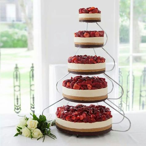 Sin Cheesecake Wedding, Cheesecake Wedding Cake, Alternative Wedding Cakes, Wedding Cheesecake, Wedding Cake Alternatives, Traditional Wedding Cakes, Torte Cupcake, Wedding Cake Stands, Cake Wedding