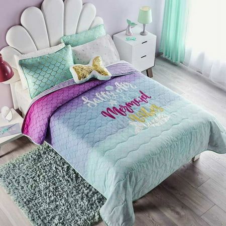 With the Mermaid comforter you will transform your room into a place full of fun and style, with it's awsome Mermaid allover you will instantly get a vanguard style, the pink will light up your dreams. Feel peacefull and comfortable on your room! Includes: Twin 1 Comforter 68.69" x 92.51" 1 Pillow Cover 25,98" x 18,50" 1 Throw Pillow Queen Size 1 Comforter 88.58" x 92.51" 2 Pillow Cover 25,98" x 18,50" 1 Throw Pillow Ariel Bedroom, Mermaid Room Ideas Kids, Mermaid Comforter, Mermaid Decor Bedroom, Gold Comforter, Mermaid Bedding, Mermaid Bedroom, Cool Room Designs