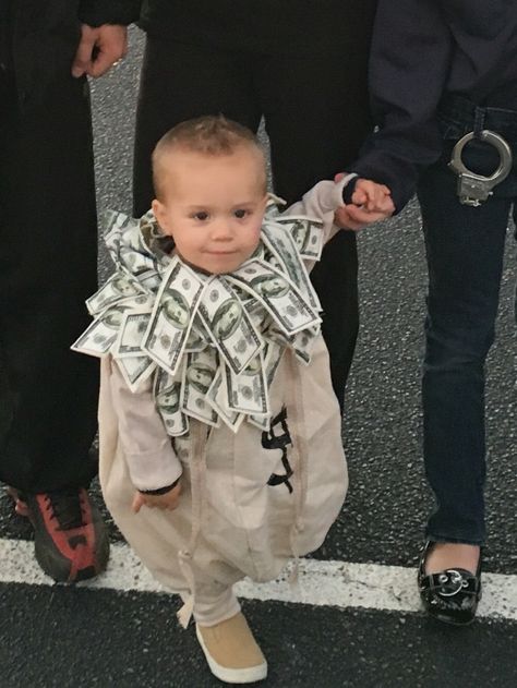 Money bag Halloween costume. Bag Of Money Costume, Money Bag Costume, Money Costume, Cheap Easy Halloween Costumes, Burglar Costume, Robber Costume, Bag Of Money, Diy Baby Costumes, Weird Creepy