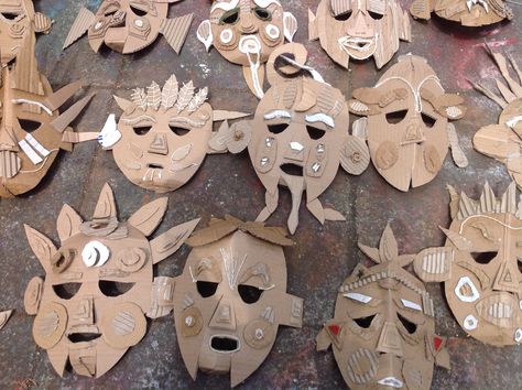 Cardboard African Masks, African Art For Kids, Cardboard Art Projects, Cardboard Masks, Theatre Crafts, Preschool Creative Art, Cardboard Crafts Kids, Cardboard Mask, Theme Carnaval