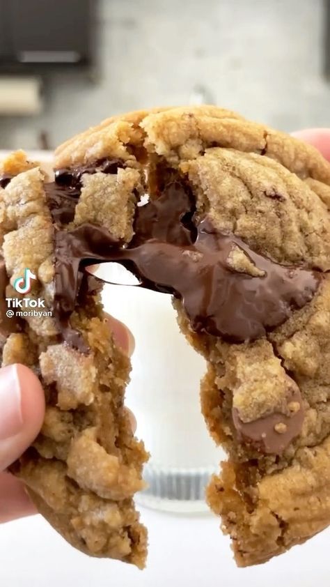 365foodies on Instagram: Anyone else have a huge sweet tooth 🤤😋 @moribyan Chocolate Chip Cookie Recipe, Chip Cookie Recipe, Easy Snack Recipes, Tasty Baking, Sweet Snacks Recipes, Delicious Snacks Recipes, Food Recepie, Fun Baking Recipes, Food Videos Desserts