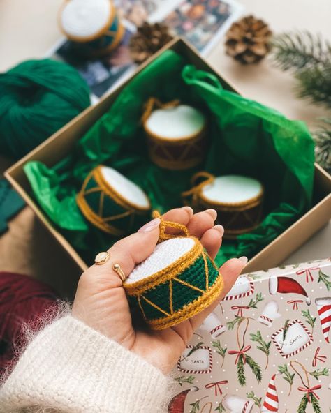 Knitting Toy Drum Free Pattern – Amigurumi Crochet Drum Free Pattern, Drum Crochet, Crochet Drum, Toy Drum, Knitting Toy, Quick Crochet Patterns, Crochet Ornaments, Free Amigurumi Patterns, Christmas Crafts For Gifts