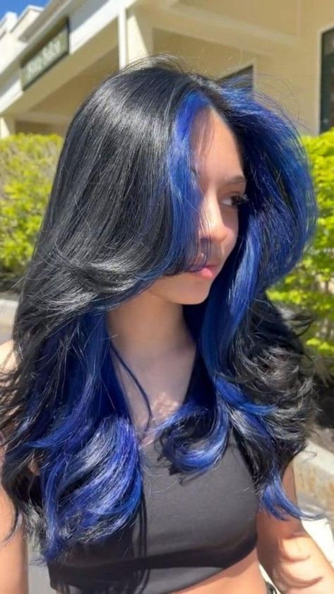 Black Hair With Blue Highlights Long, Blue Front Pieces Of Hair, Black And Blue Split Dye Hair, Split Dye Blue And Black, Easy Hair Dye Ideas, Gothic Hair Dye Ideas, Blue Skunk Highlights, Blue Hair Black Roots, Underhair Color Dyed Hair