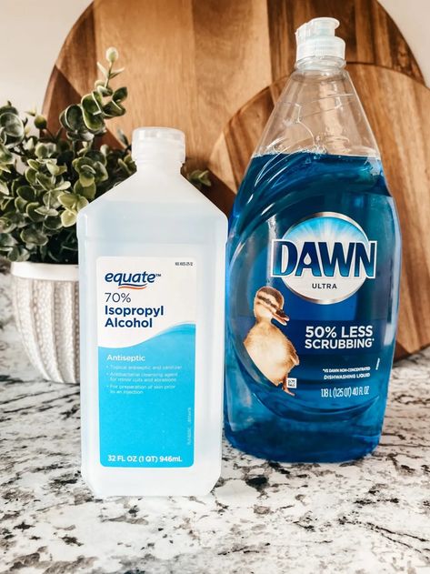 A three-ingredient DIY recipe for making your own Dawn Powerwash Refill. It doesn't get any easier than THIS! How To Make Dawn Powerwash Refill, Diy Dawn Power Wash Spray Refill, Make Your Own Dawn Powerwash, Diy Dawn Powerwash, Dawn Cleaner, Dawn Powerwash, Diy Cleaning Spray, Diy Cleaning Products Recipes, Diy Cleaning Solution