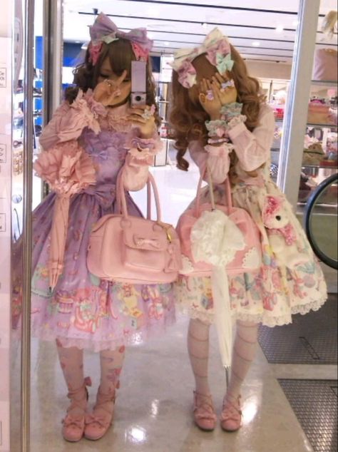 Ott Sweet, Kawaii People, Mode Harajuku, Japanese Lolita Fashion, Kawaii Clothes Goth, 일본 패션, Lolita Outfits, Photographie Portrait Inspiration, Kawaii Fashion Outfits