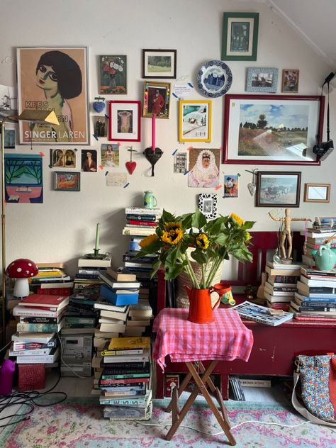 Maximalist Room Aesthetic, Maximalist Room, Lots Of Books, Uni Room, Aesthetic Rooms, Pretty Room, Dreamy Room, Dream Apartment, Room Inspiration Bedroom