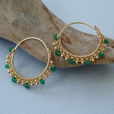 Traditional Earrings Indian Jewelry, Indian Jewelry Gold, Indian Jewellery Design Earrings, Black Beaded Jewelry, Traditional Earrings, Gold Jewelry Earrings, Gold And Green, Jewelry Design Earrings, Indian Earrings