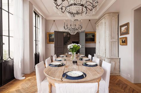 French Chateau Interiors, Modern French Chateau, 19th Century Mansion, Provence Interior, Rustic Farm Table, Chateaux Interiors, Dining Room French, Chateau Style, Luxurious Interior Design