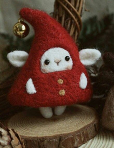 Needle Felting Ideas Christmas, Needle Felting Christmas Tree, Christmas Needle Felting Ideas, Felting Ornaments, Needle Felting Christmas, Christmas Needle Felting, Wool Felt Christmas, Needle Felted Ornaments, Red Fairy