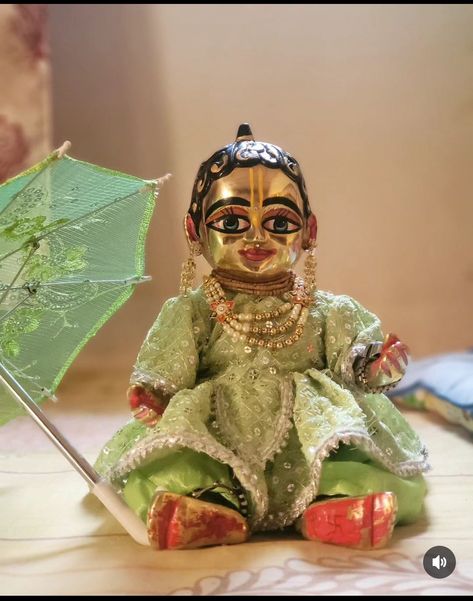 Santan Dharma, Ancient Pictures, Krishna Clothes, Deity Clothes, Laddoo Gopal, Radha Raman, Baby Voice, Diwali Gift Hampers, Janmashtami Decoration