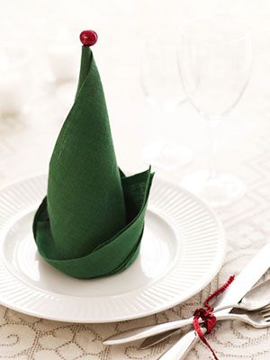 Turn your napkins into elf hats. | 38 Clever Christmas Food Hacks That Will Make Your Life So Much Easier Diy Mat, Easy Holiday Decorations, Christmas Napkin Folding, Napkin Folds, Creative Napkins, Folding Ideas, Christmas Napkin, Navidad Diy, Christmas Napkins