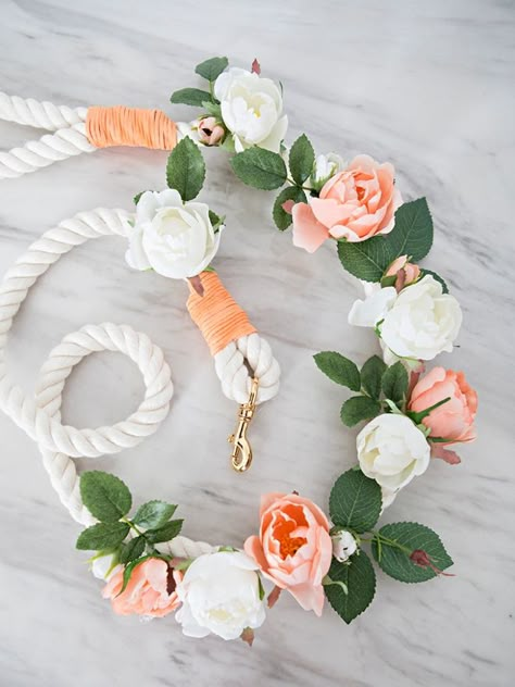 Make your own custom dog leash for your wedding day! Wedding Dog Leash, Dog Wedding Attire, Dog Leashes, Wedding Pets, Dog Wedding, Diy Dog Stuff, Backyard Wedding, Dog Leash, Custom Dog