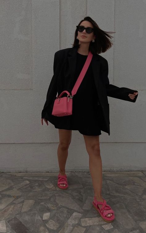 Hot Pink Bag, Street Style Bags, Pregnancy Outfits, Fall Fits, Blazer Outfits, Lady Dior Bag, Old Money, Pink Bag, New Look