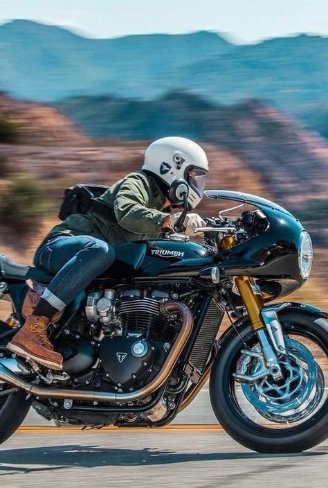 Thruxton Rs, Motorcycle Riding Outfits, Cafe Moto, Triumph Moto, Modern Cafe Racer, Triumph Motorbikes, Custom Bikes Cafe Racers, Triumph Cafe Racer, Moto Scrambler