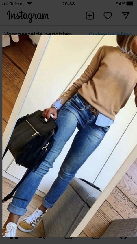 Vacation Airplane, Wardrobe Essentials For Women, Looks Jeans, Winter Wardrobe Essentials, Airplane Essentials, Baby Travel, Essentials List, Mode Jeans, Bag Essentials