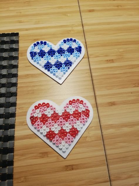 Hama Beads Heart Pattern, Perler Beads Ideas Heart, Perler Bead Heart Patterns, Hearts Perler Beads, Perler Bead Heart, Hamahelmi Ideas, Hamma Beads Ideas, Easy Perler Bead Patterns, Pearl Crafts