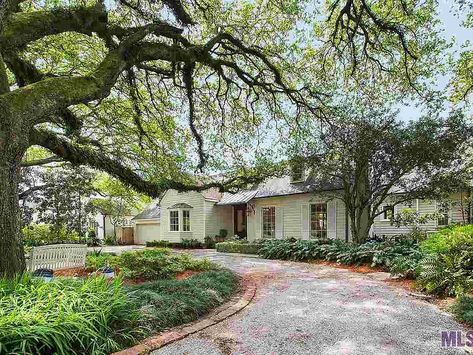 Baton Rouge Homes Exterior, Houses In Louisiana, Baton Rouge Homes, Louisiana Baton Rouge, Baton Rouge Louisiana Restaurants, Downtown Baton Rouge, Gimme Shelter, Louisiana Homes, Baton Rouge Louisiana