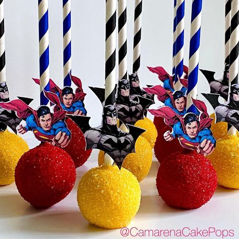 Super Hero Cake Pops, Batman Cake Pops, Superhero Cake Pops, Superman Cupcakes, Superhero Party Food, Easy Kids Party, Batman Theme, Cake Pop Decorating, Batman Cake