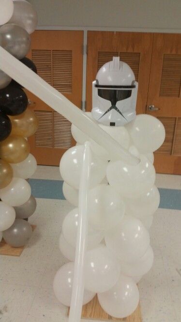 Storm Trooper Balloons Diy, Storm Trooper Balloons, Diy Star Wars Decorations Party, Storm Trooper Party, Storm Trooper Birthday Party, Star Wars Balloon Arch, Star Wars Birthday Party Ideas, Star Wars Balloons, Star Wars Engagement