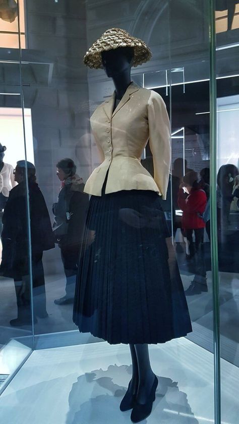 Dior Bar Suit, Dior Bar, Dior Designer Of Dreams, Luxury Wishlist, Dior New Look, Fashion Exhibition, Dior Aesthetic, British Women, Kensington London