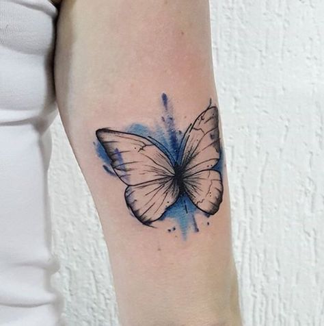 Watercolor Butterfly Tattoo, Blue Butterfly Tattoo, Butterfly Tattoo On Shoulder, Tato Henna, Tattoo Butterfly, Butterfly Tattoos For Women, Geniale Tattoos, Tattoo Girls, About Tattoo