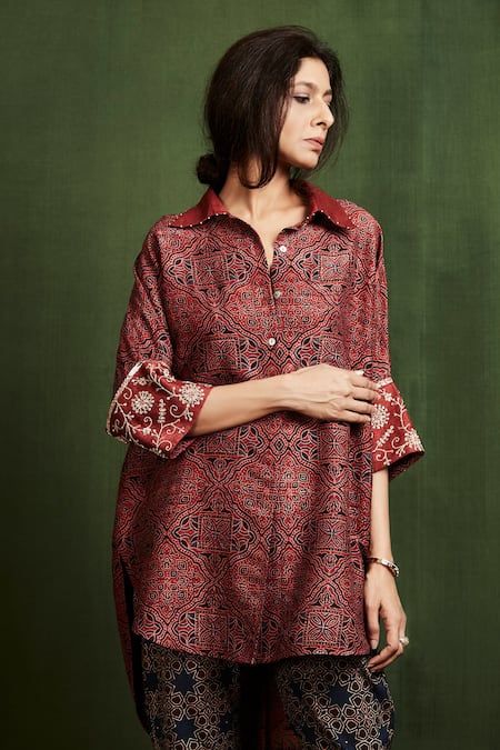 Buy Maroon Raw Silk Ajrakh Print Shirt For Women by Sue Mue Online at Aza Fashions. Ajrakh Print Kurti, Fusion Fashion, Linen Style Fashion, Embroidered Cuffs, Block Print Dress, Print Shirts Women, Silk Kurti, Short Kurti, Coord Set