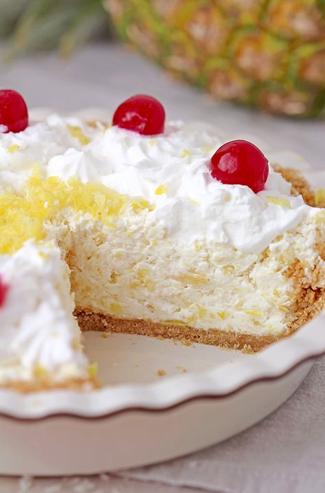 Pineapple Cream Pie – Super Quick And Easy No Bake Recipe... Desserts With Graham Cracker Crust, Pineapple Cream Pie, Easy Cream Pie, Easy Shortbread, Pineapple Dessert, Pineapple Pie, Lemon Cream Pies, Pineapple Dessert Recipes, Baked Pineapple