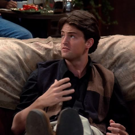 Chandler Bing Chandler Bing Pfp, Conor Leslie, Chandler Friends, Friends Scenes, Friends Cast, Joey Tribbiani, Friends Moments, Friends Series, Friends Wallpaper