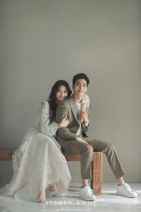 ANDREW KWON STUDIO [2019] - KOREA PRE WEDDING PHOTOSHOOT by LOVINGYOU Korean Inspired Wedding Photoshoot, Wedding Photo Ideas Korea, Pre Wedding Shoot Ideas Korean, Korean Inspired Photoshoot, Baju Kahwin, Korean Couple Photoshoot, Korea Wedding, Pre Wedding Photoshoot Outfit, Korean Wedding Photography