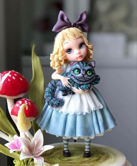 Alice In Wonderland Figurines, Barbie Dress Cake, Alice In Wonderland Crafts, Alice In Wonderland Cake, Wonderland Cake, Alice In Wonderland Illustrations, Alice In Wonderland Cakes, Alice Tea Party, Fantasy Cake