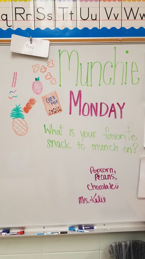 Munchie Monday-- random questions each day/week on a white board that people can write on during their lunch period?! Monday Classroom Morning Message, Employees Engagement Activities, Monday White Board Prompt, Monday Classroom Board, White Board Question Of The Day, Monday Question Of The Day Classroom, Daily Classroom Questions, Monday Board Prompts, School White Board Ideas