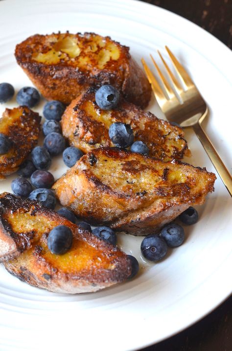 Baguette French Toast, Appetizer Toasts, Saturday Breakfast, Baguette Recipe, Overnight French Toast, Cinnamon French Toast, French Baguette, Breakfast Toast, French Toast Bake