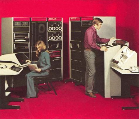 Colorful Pictures of Computing in the 1970s and 1980s Office Reference, Vintage Futuristic, Hotel Games, Alter Computer, Retro Technology, Office Photography, Retro Computer, Retro Office, Computer History