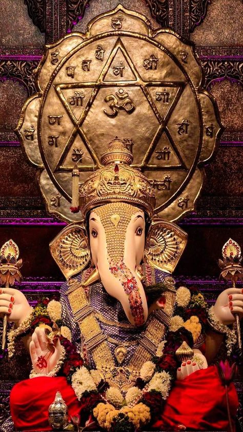 Shidhivinayak Bappa, Ganesh Hd Wallpaper, Devotional Photos, Ganesh Wallpapers, Indian Emblem Wallpaper, God Mantra, Dagdusheth Ganpati, Ganpati Photo Hd, Om Gam Ganapataye Namaha