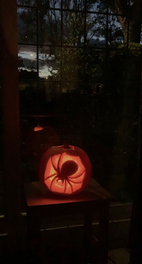 spider halloween pumpkin carving 🕷️🕷️🕷️🕷️ Spider Carved Pumpkin, Pumpkin Spider Carving, Pumpkin Carving Ideas Spider, Pumpkin Carving Spider, Spider Pumpkin Carving, Cute Pumpkin Carving, Hey Pumpkin, Halloween Pumpkin Carving, Halloween Pumpkin Carving Stencils