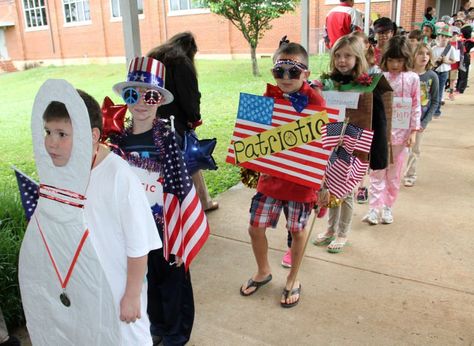 Alphabet Parade, Vocabulary Parade, Kindergarten Vocabulary, Summer Camp Games, Instructional Coaching, Dress Up Day, School Calendar, Camping Games, Reading Classroom