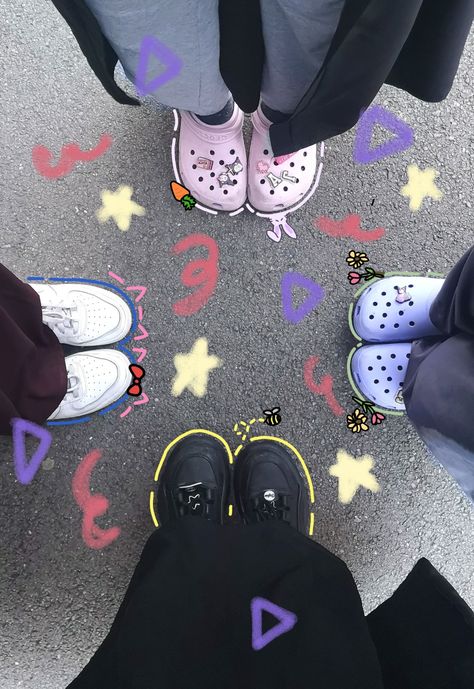 Aesthetic Four Friends Pictures, Aesthetic Shoes Photo Friends, Shoe Pic Ideas, Photo Ideas Friends Aesthetic, Friend Shoes Aesthetic, Friend Shoes Picture, Aesthetic Pic With Friends, Picture Ideas For Duos, Shoe Pictures Aesthetic