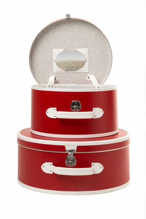 To Paris and back! Set 50s Vintage Hat Cases Red Luggage Luxury, Wedding Card Suitcase, Round Luggage, Luggage Vintage, Model Party, Vintage Hat Boxes, Bedroom Dressing Room, Retro Paper, Travel Chic