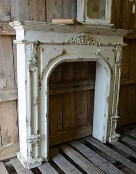 Farmhouse Style - faux fireplace! This is my favorite!!! I want to make one just like this!! Faux Foyer, Farmhouse Mantle, Farmhouse Mantel, Fake Fireplace, Old Fireplace, Farmhouse Fireplace, White Fireplace, Traditional Fireplace, Faux Fireplace