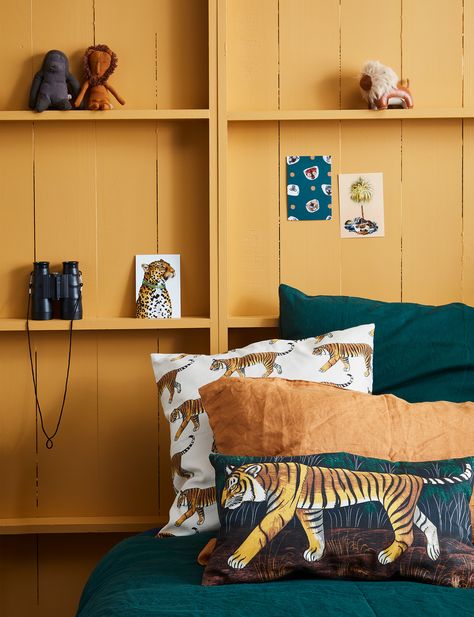 How to decorate your kid's bedroom with a jungle theme Tiger Themed Bedroom, Zoo Bedroom, Billy Bedroom, Boys Safari Bedroom, Teal Kids Room, Jungle Theme Kids Room, Fox Room, Jungle Bedroom Theme, Kids Jungle Room